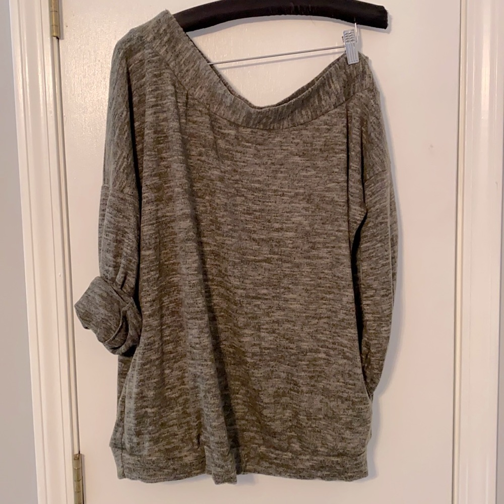 Altar’d State Off-the-Shoulder Sweater 💚 Large